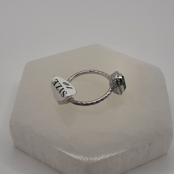 R1029 Green Ring Plated - Fragrant Jewels - Picture 6 of 7